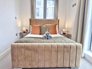 Fully Furnished 3 Bedroom Penthouse in Battersea with 3 Private Balconies and Lift near Clapham Nine Elms - 1