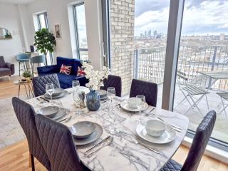 Fully Furnished 3 Bedroom Penthouse in Battersea with 3 Private Balconies and Lift near Clapham Nine Elms - 8
