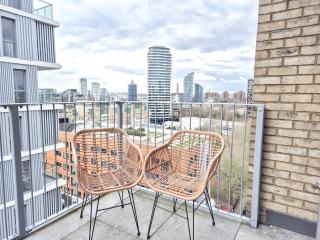Fully Furnished 3 Bedroom Penthouse in Battersea with 3 Private Balconies and Lift near Clapham Nine Elms - 4