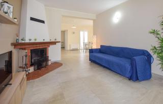 Awesome Apartment In Ognina With Wifi - 1