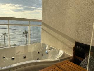 קו המים-סוויטות עם גקוזי במרפסת על הים! נתניה - 0