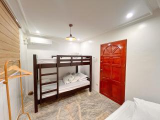 Joe 10s Abode Elegant Family Home - 7