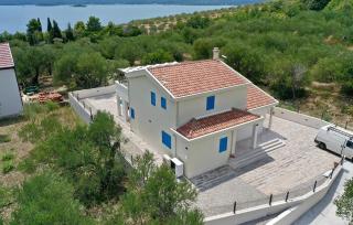 Beach Front Home In Kremena - 2