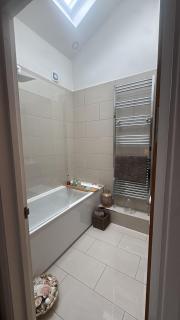 Private Double Suite Near Cardiff Airport and WiFi - 5