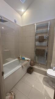 Private Double Suite Near Cardiff Airport and WiFi - 4