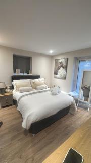 Private Double Suite Near Cardiff Airport and WiFi - 2