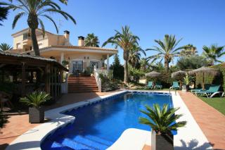 4 Bedroom Villa Sleeps 8 with Private Pool - 0