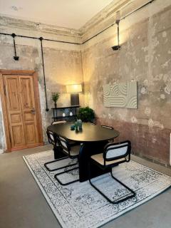 Cool Industrial Flat for 5 - 2