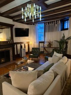 Authentic Spacious 1BDR In Downtown Montreal - 7