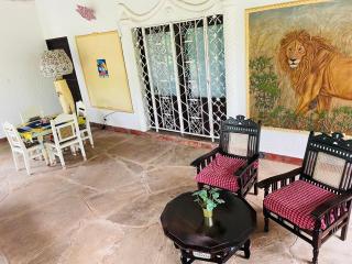 Tropical Courtyard Villa - 9