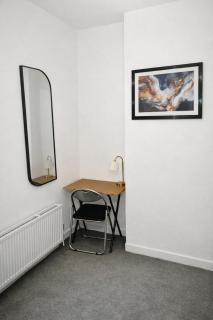 Spacious and Comfy 2-Bed Home Southampton, Sleeps 5 - 5