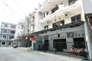 RedDoorz Padang Pasir near Petra University Surabaya - 2