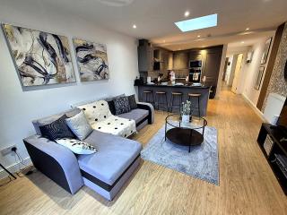 Boutique 2 Bed Bristol Abode - Parking - Garden - 2