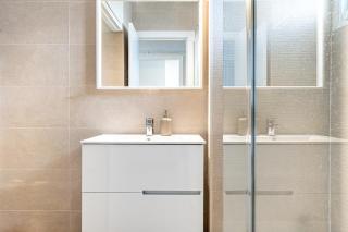 Stylish Seaside Studio - 5