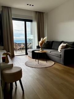 SeaView Jacuzzi Apartment - 9