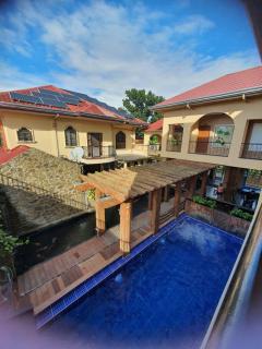 Koi Empire Bed and Breakfast - Santa Rosa - 0