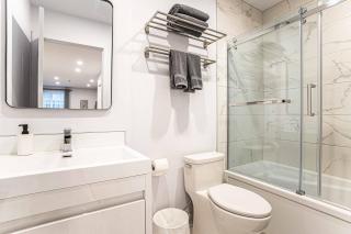 Vibrant Chic 2BR with Parking & Gym Near Downtown & Airport - 7