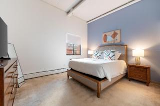 Landing Modern 1BD Courtyard - 1