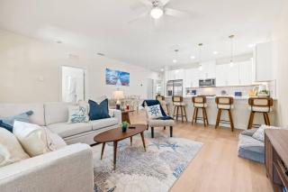 Boutique Coastal Home • Designer Touches • 3BR •EV - 9