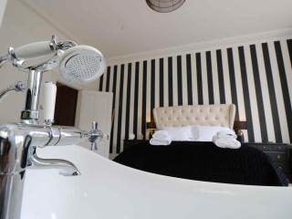 Perfect Retreat in Luxury & Historical Manor House - 4