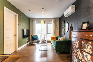 Comfy Spacious 2BR Condo with Parking & Gym Near Downtown & Airport - 3