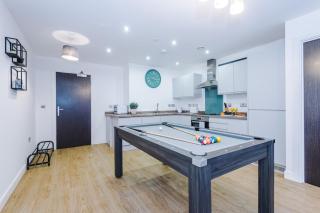 Manchester City Centre, Central, pool table - 1
