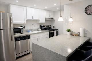 King Bed*Extensive Cleaning Protocol*Self Check-In - 7