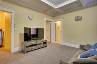 Easy City Commuting! Walkable Newark Duplex - 0