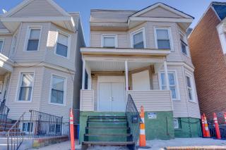 Easy City Commuting! Walkable Newark Duplex - 8