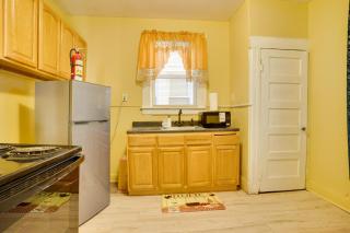 Easy City Commuting! Walkable Newark Duplex - 2