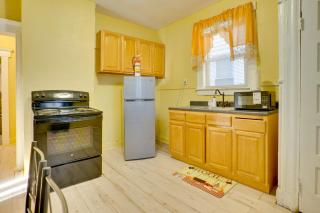 Easy City Commuting! Walkable Newark Duplex - 3