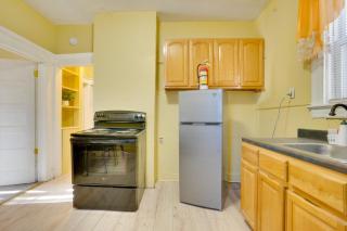 Easy City Commuting! Walkable Newark Duplex - 1