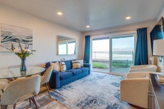 Oceanfront Lincoln City Condo with Community Pool - 5
