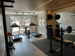 Apto Top , ótima Localização, 4 min de carro da rua coberta Piscina térmica, academia, até 4 hospedes - 2