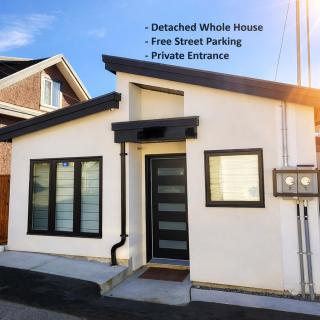New Detached Guesthouse - Free Parking -10 mins to YVR & Downtown - 0
