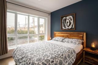 Private 2 Queen Bedroom Suite with Parking & Gym Near Downtown & Airport - 9