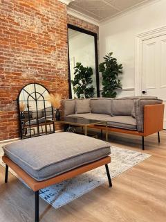 2 Bedrooms • Elegant Historic Retreat•Free Parking - 2