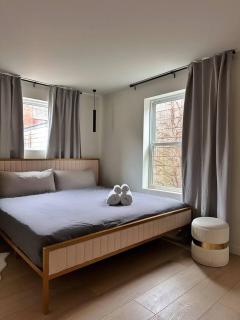 KING BED •Private Patio&Parking•Sophisticated Stay - 3