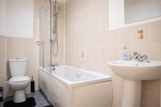 Contractor‑Heaven 5BR Home 4.5 Baths Wakefield - 5