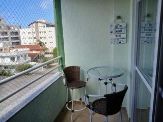 Apartamento próximo à orla e em frente à linda praça - 2