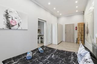 Queen Apartments - 3