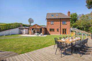 5 Bed in Pant-y-Dwr oc-w30200 - 0