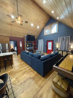 New! Sauna, HotTub, Pizza Oven, Shakes, Cozy Cabin - 4