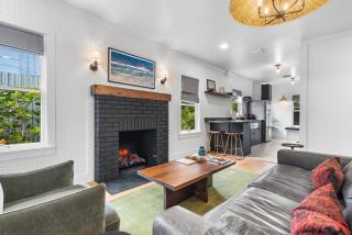 Designer Cottage Near Beach, Singer Island & Peanut Island! - 7