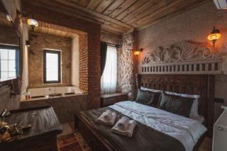 Alin Stone House - 1