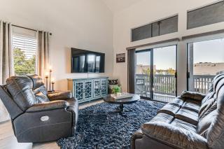 Steps to Lake Conroe! Condo with Balcony and Views - 0