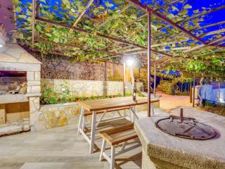 Holiday Home mit großem Garten und Pool by Interhome - 7