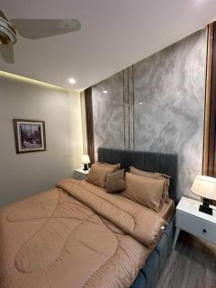 Stylish Zeta Mall 1BHK, Pool & Giga Mall Nearby - 0