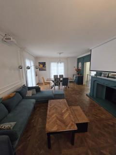 Une grande maison bleue - 3