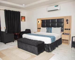 Golden Tulip Hotel - 9